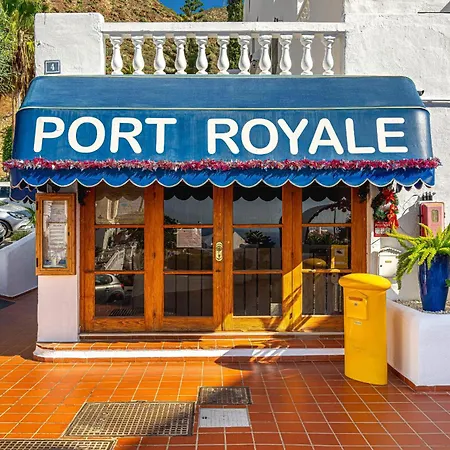 Port Royale Cristianos Holidays Apartman *